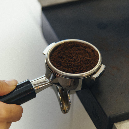 Café de Especialidad vs. Café Industrial: ¿Por qué Elegir el Primero?